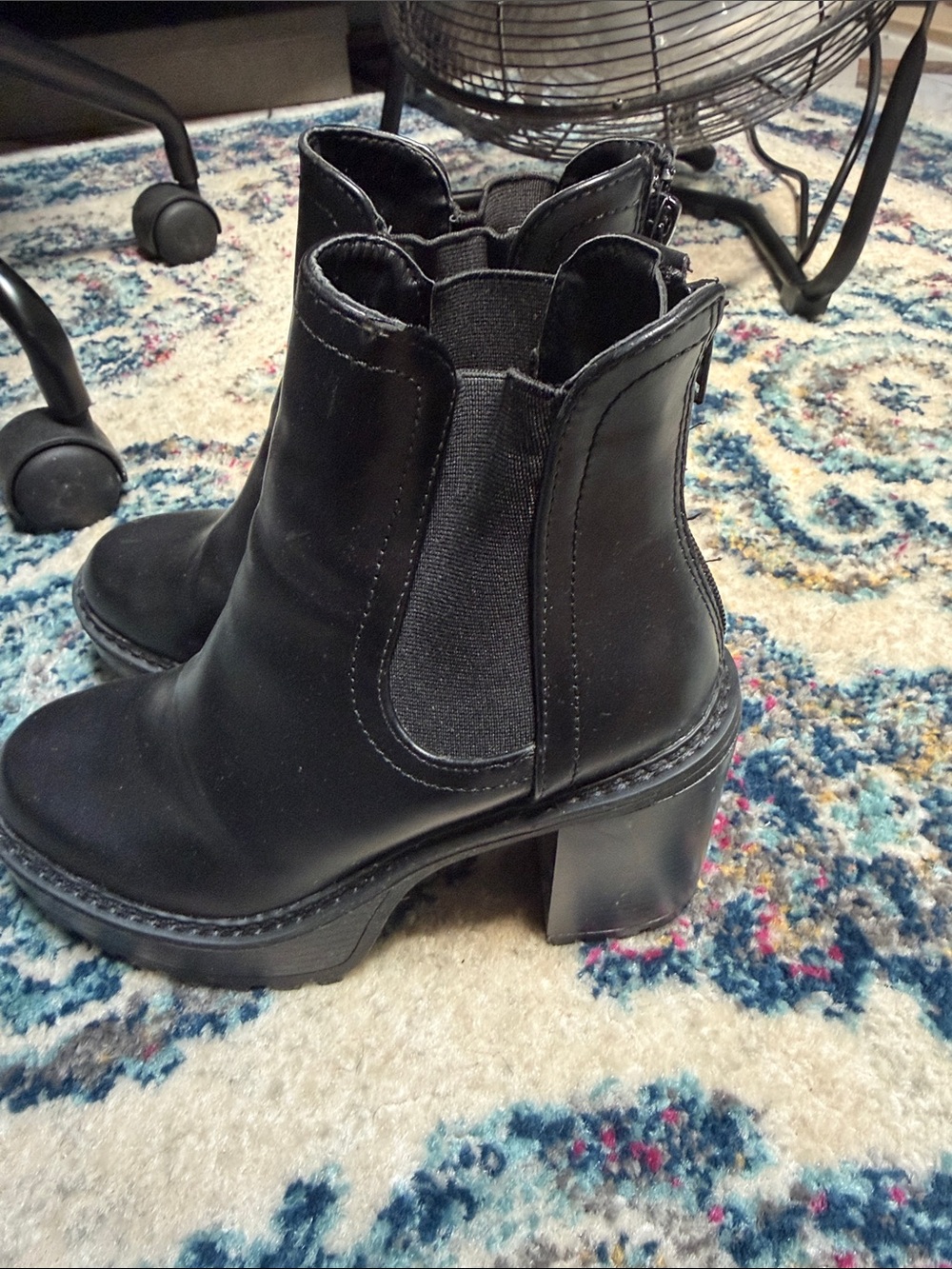 EUC Steve Madden Black Chelsea Ankle Boots- size 7 - Picture 3 of 6